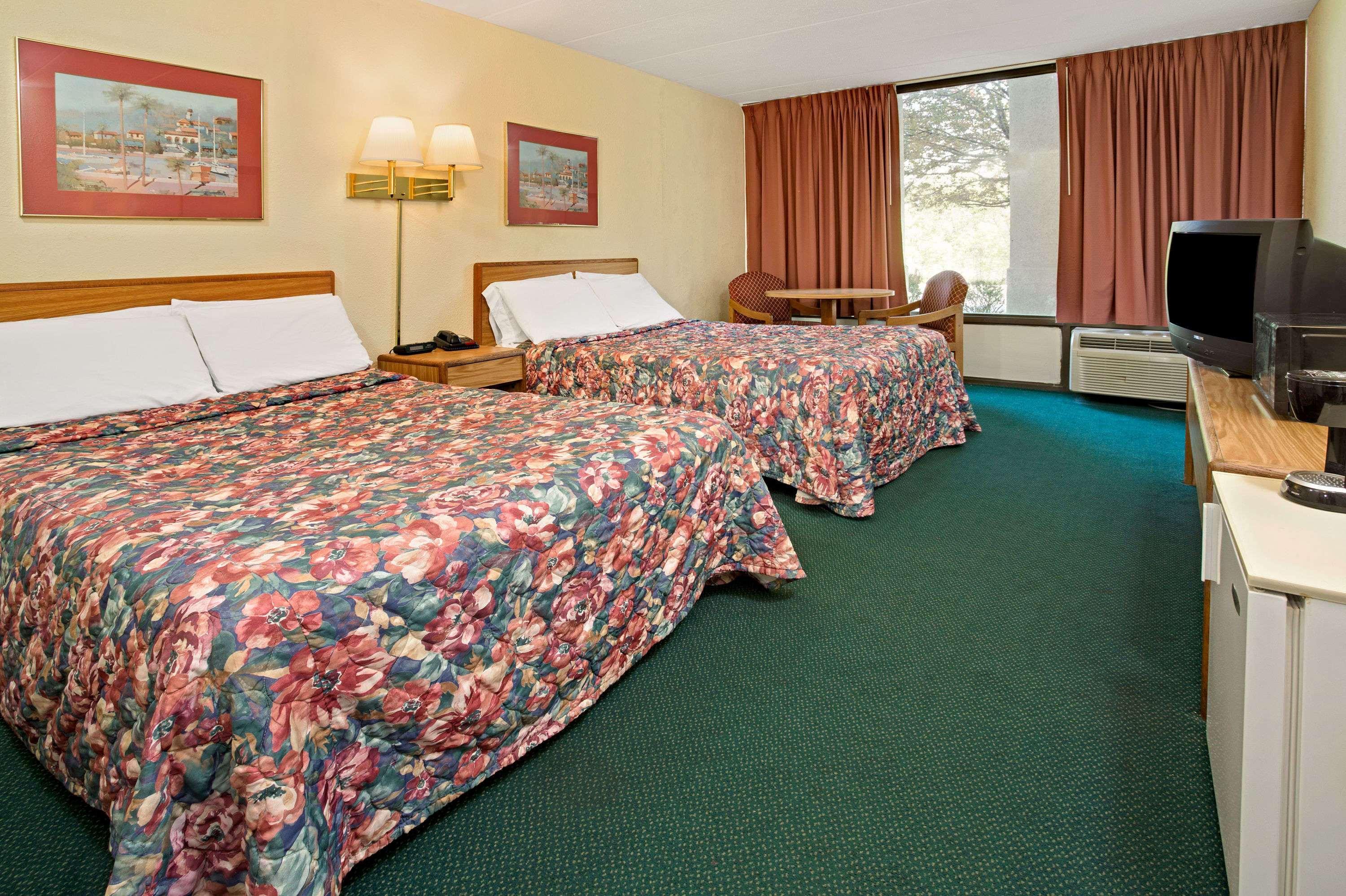 Days Inn By Wyndham Sharonville Exterior photo