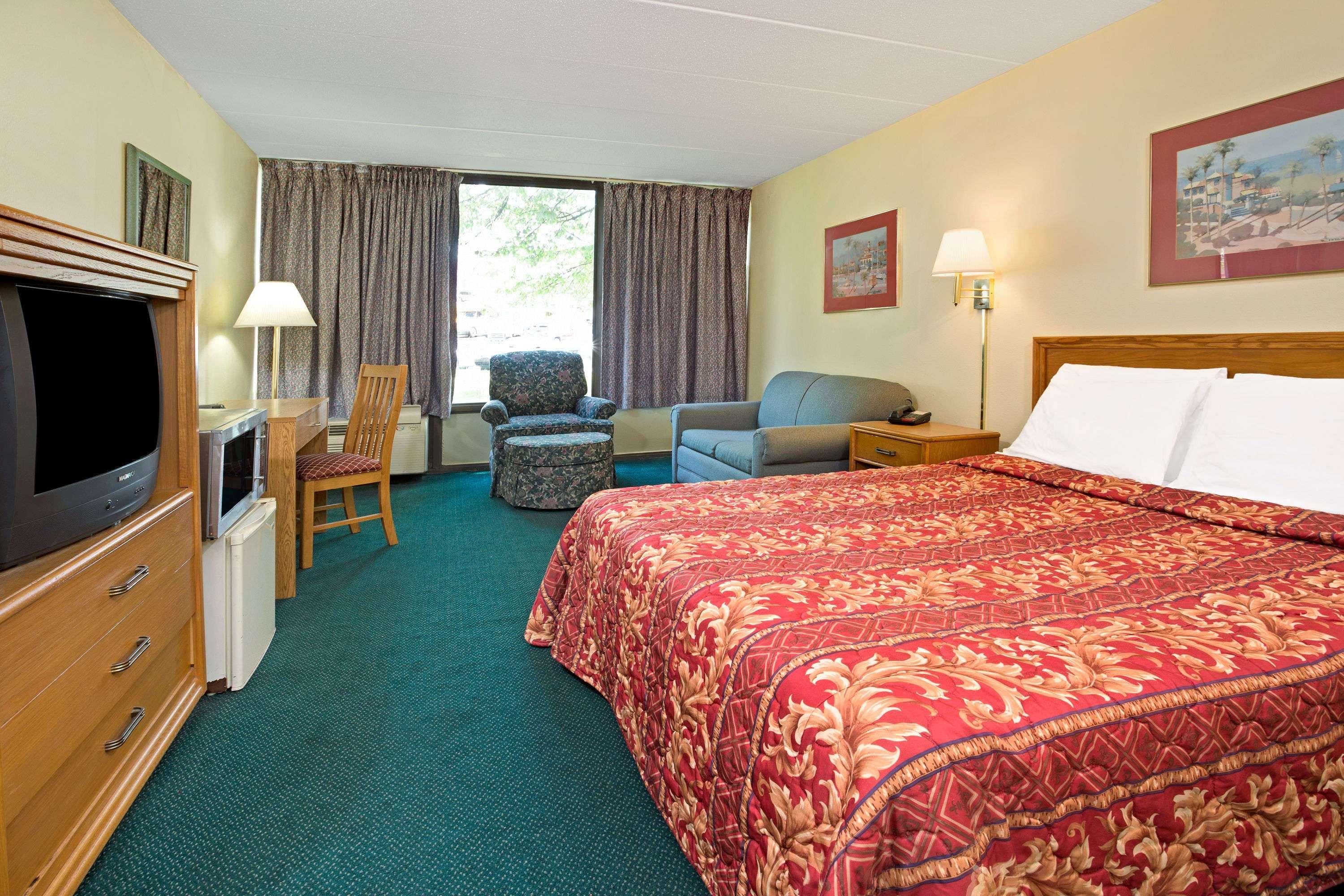 Days Inn By Wyndham Sharonville Exterior photo