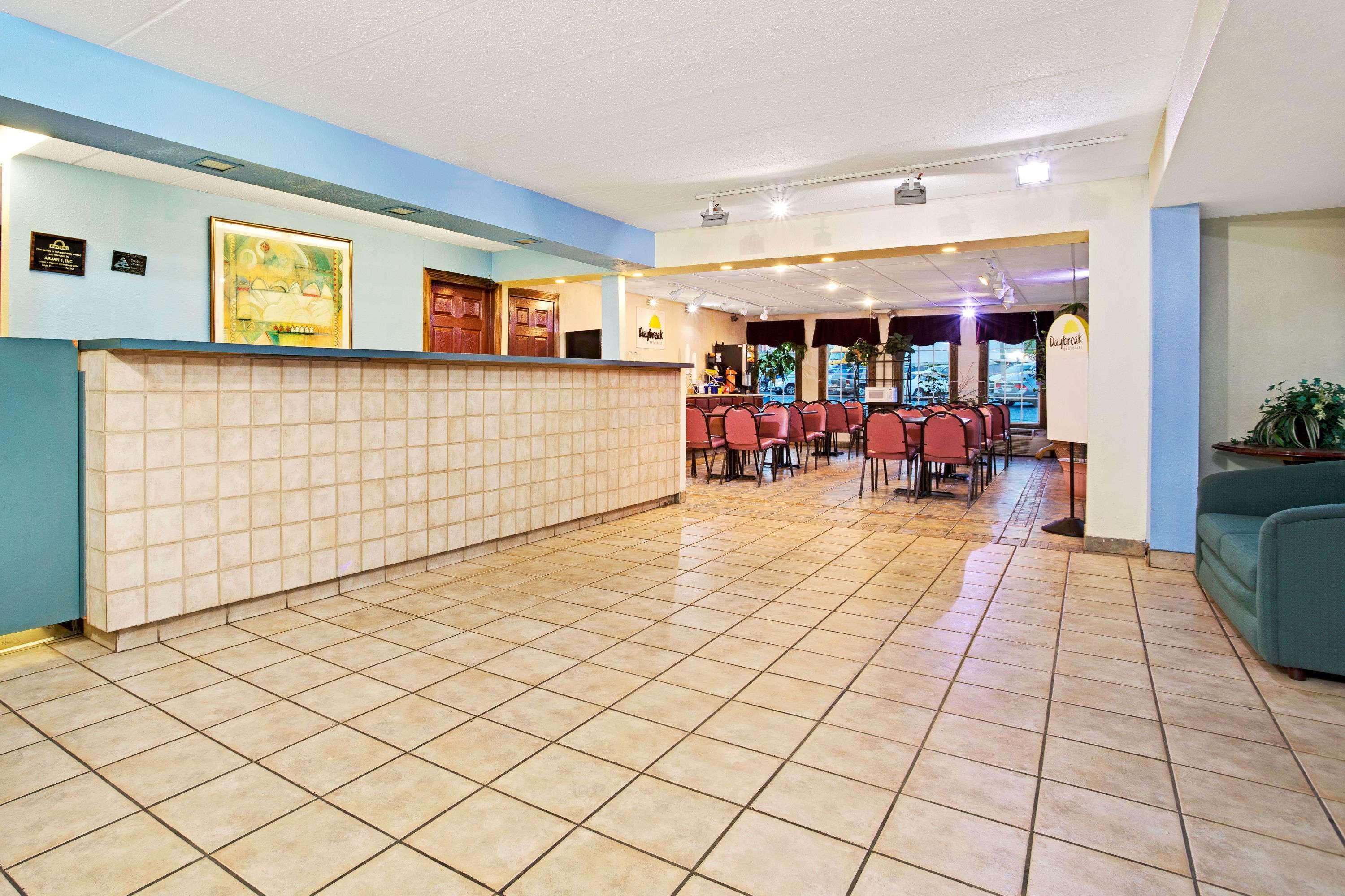 Days Inn By Wyndham Sharonville Exterior photo