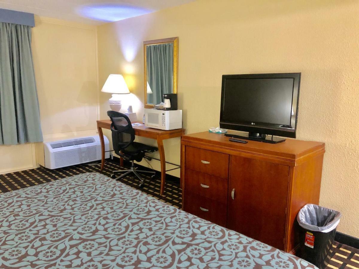 Days Inn By Wyndham Sharonville Exterior photo