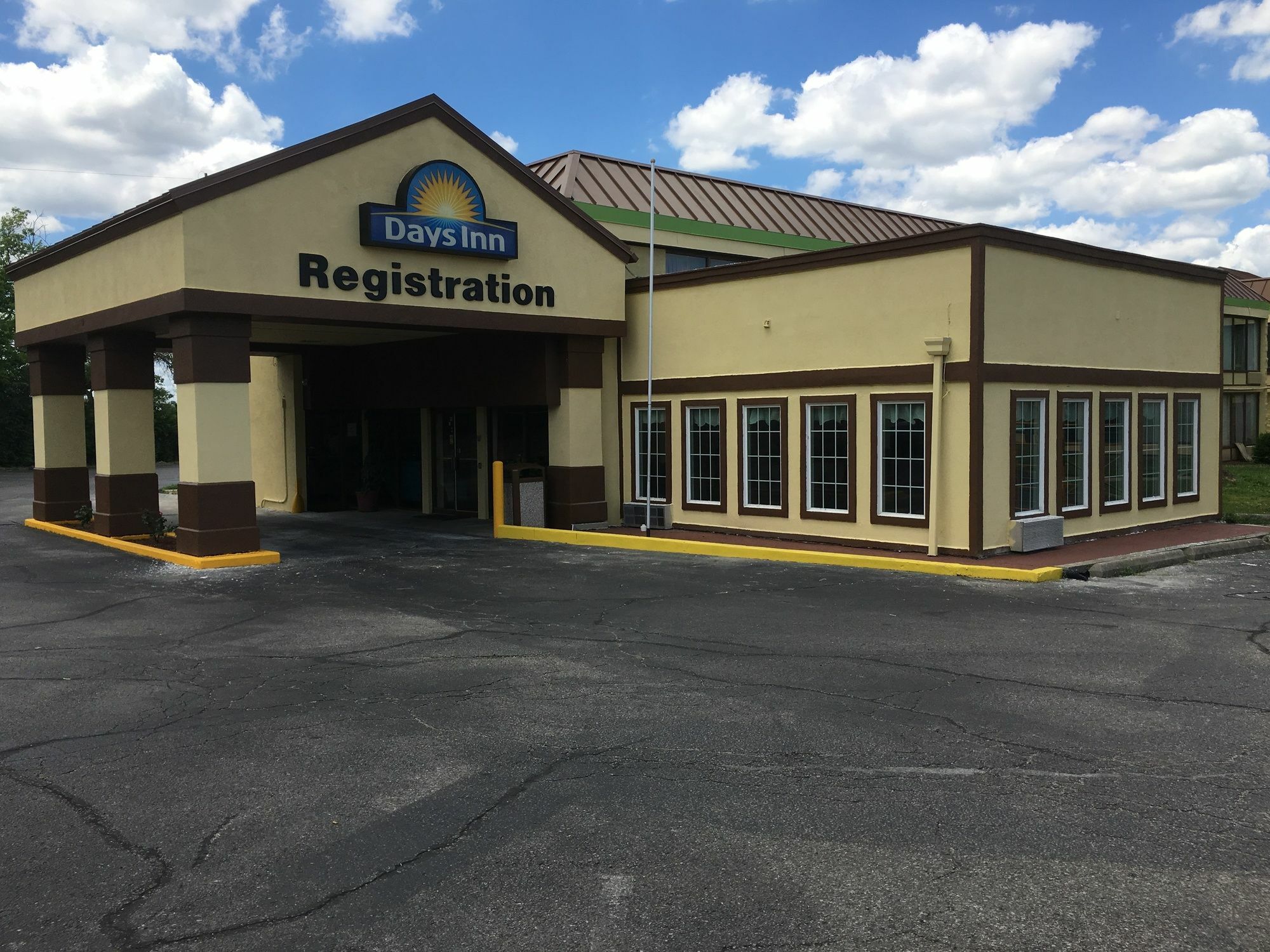 Days Inn By Wyndham Sharonville Exterior photo